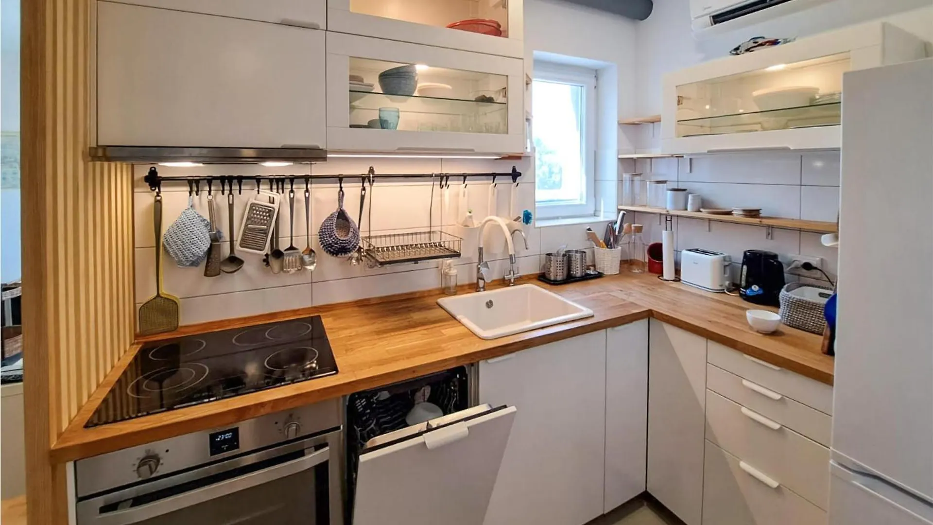 Beautiful Apartment In Olib With Kitchen